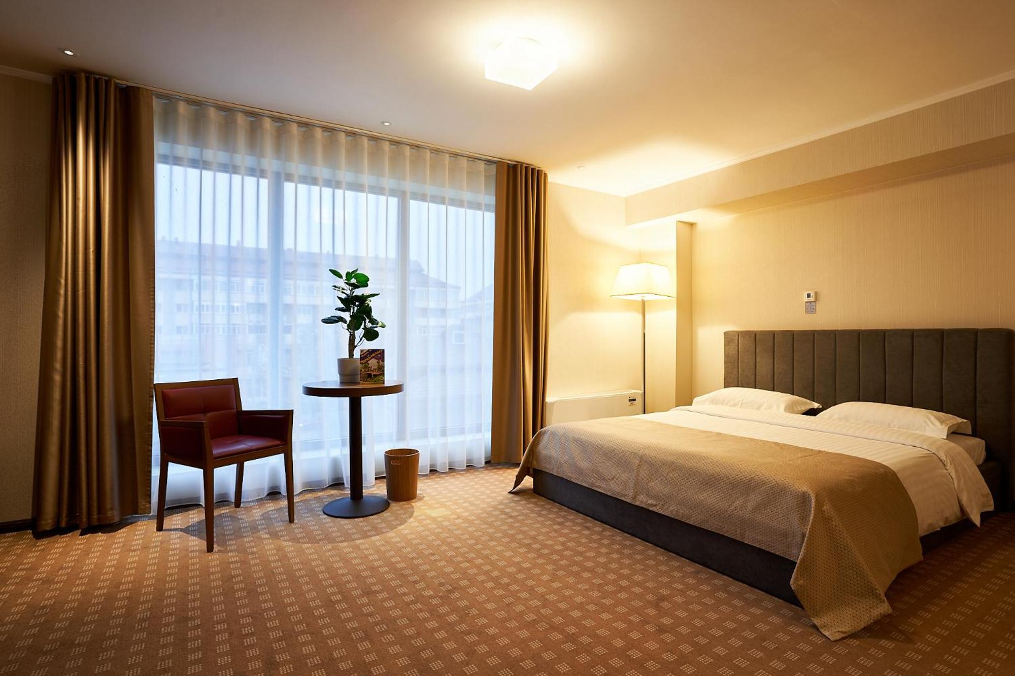 Petrodava One Piatra Neamt Bagian luar foto