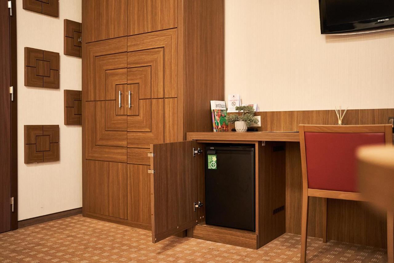 Petrodava One Piatra Neamt Bagian luar foto