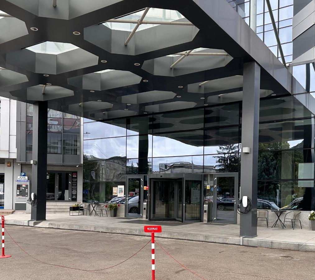 Petrodava One Piatra Neamt Bagian luar foto